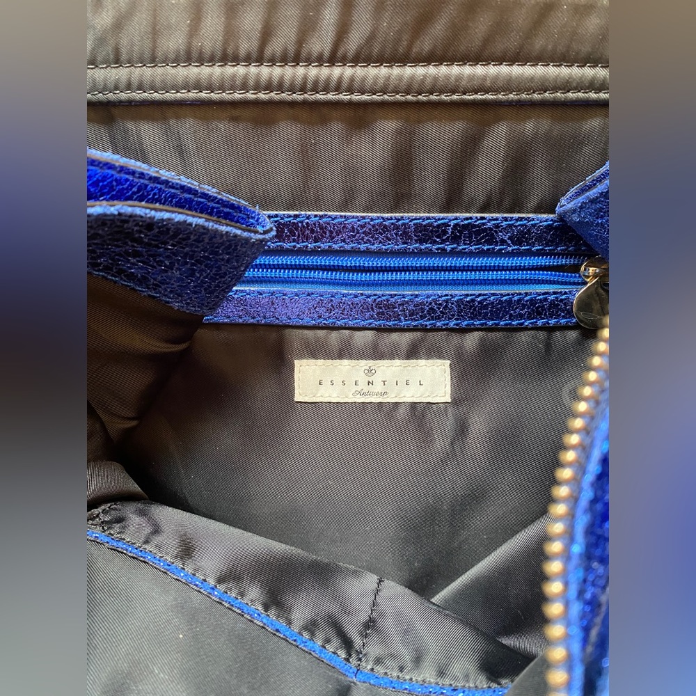 Gorgeous Essentiel Antwerp Blue Purse with Heart Keychain - Picture 8 of 16